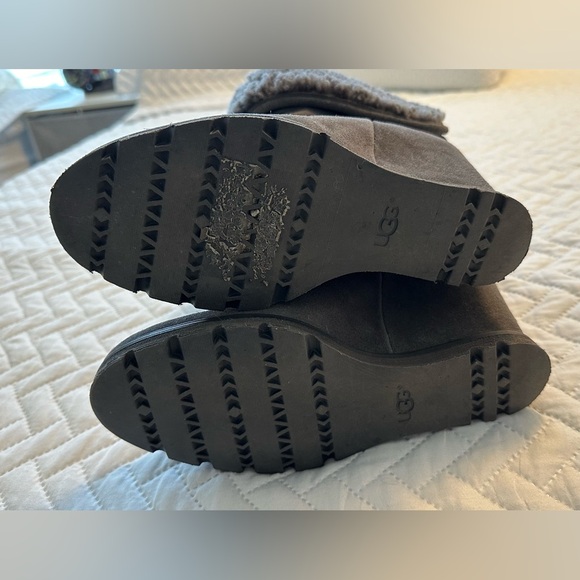 UGG Boots size 7 - Picture 5 of 7